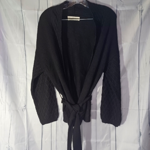 Anthropologie Sweaters - Anthropologie Tie Front sweater